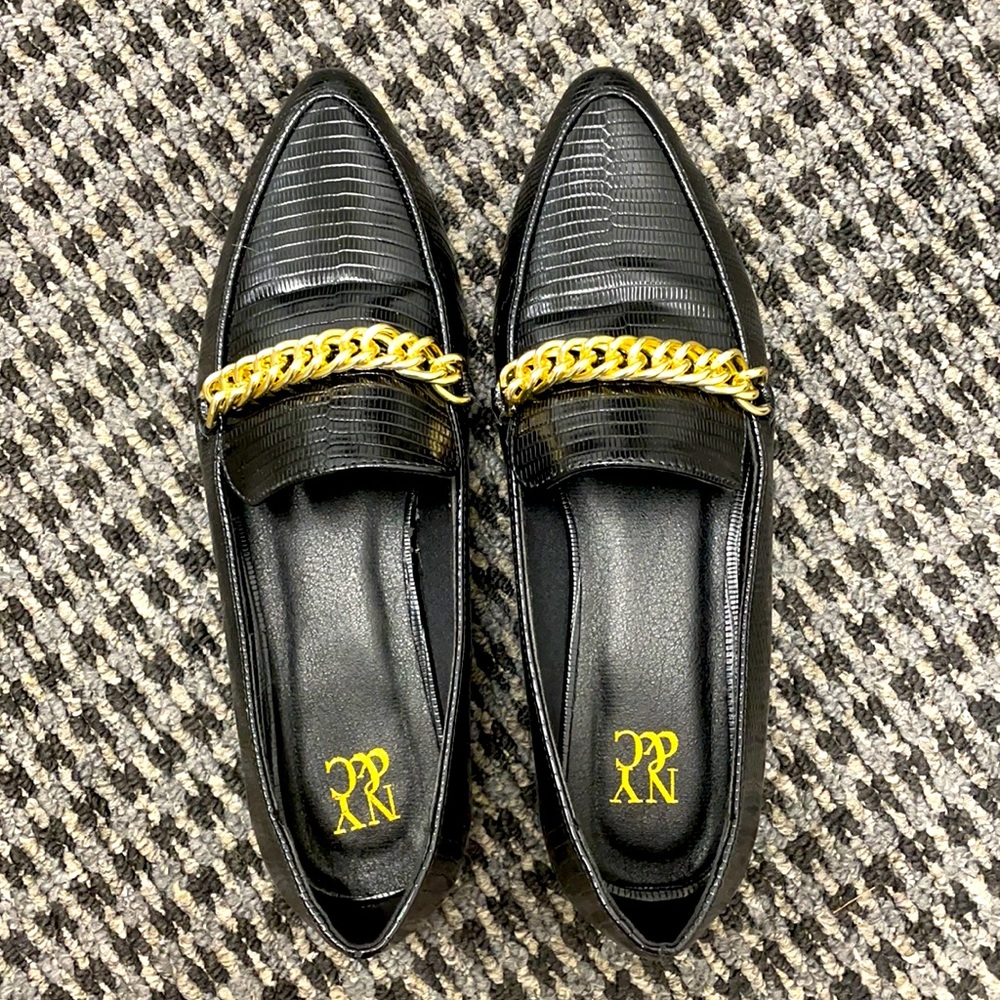 Leather NY&C Loafers with Gold Chain